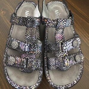 Alegria Iridescent Snake Skin Sandals with Rhinestone Accent Sz 39/8.5